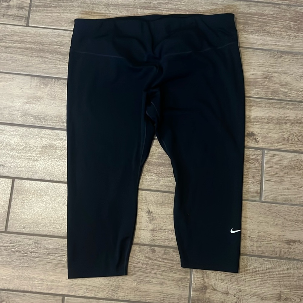 Nike Dri-Fit high compression crop leggings